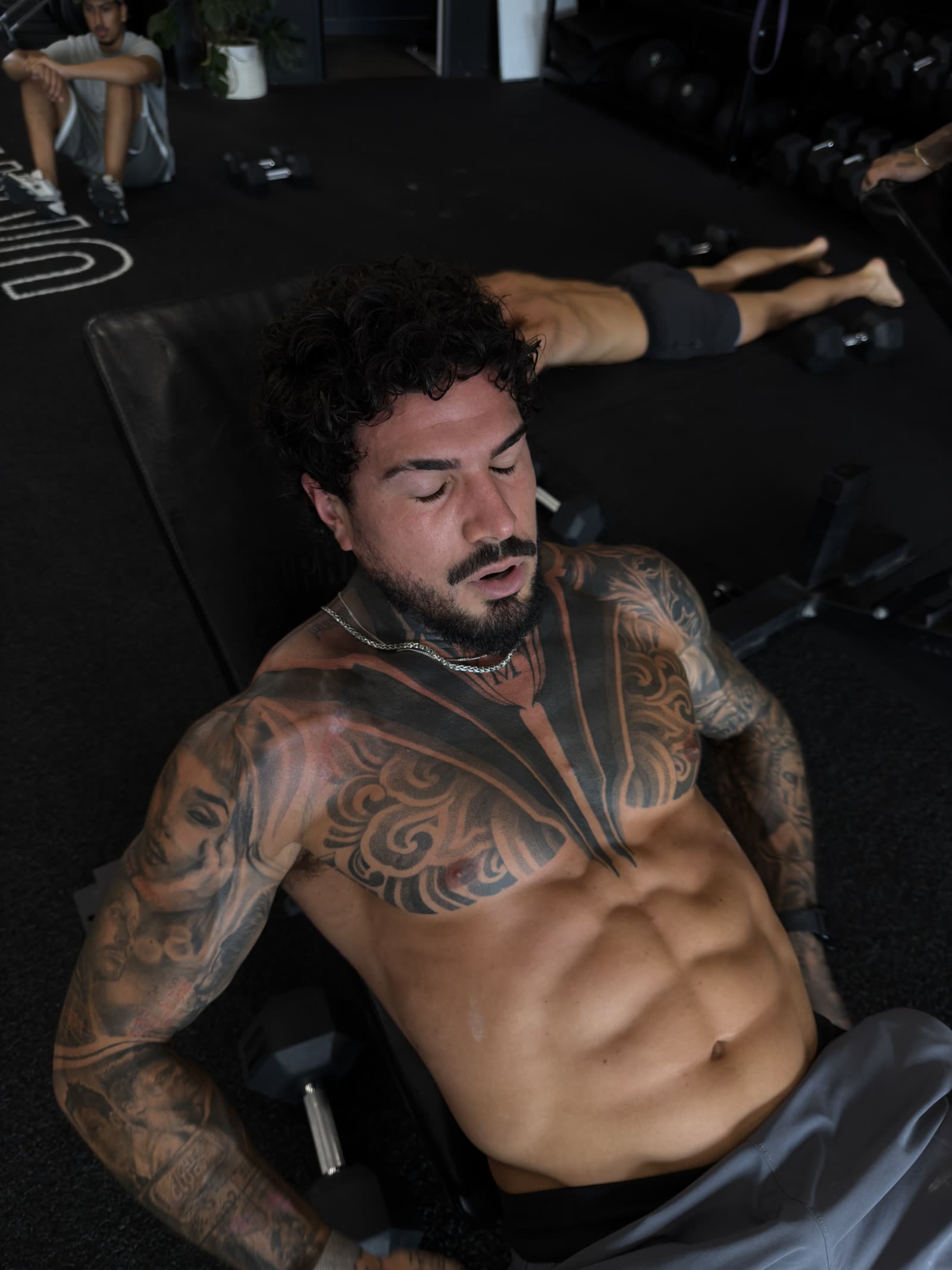 Marcos entrenando en el gimnasio