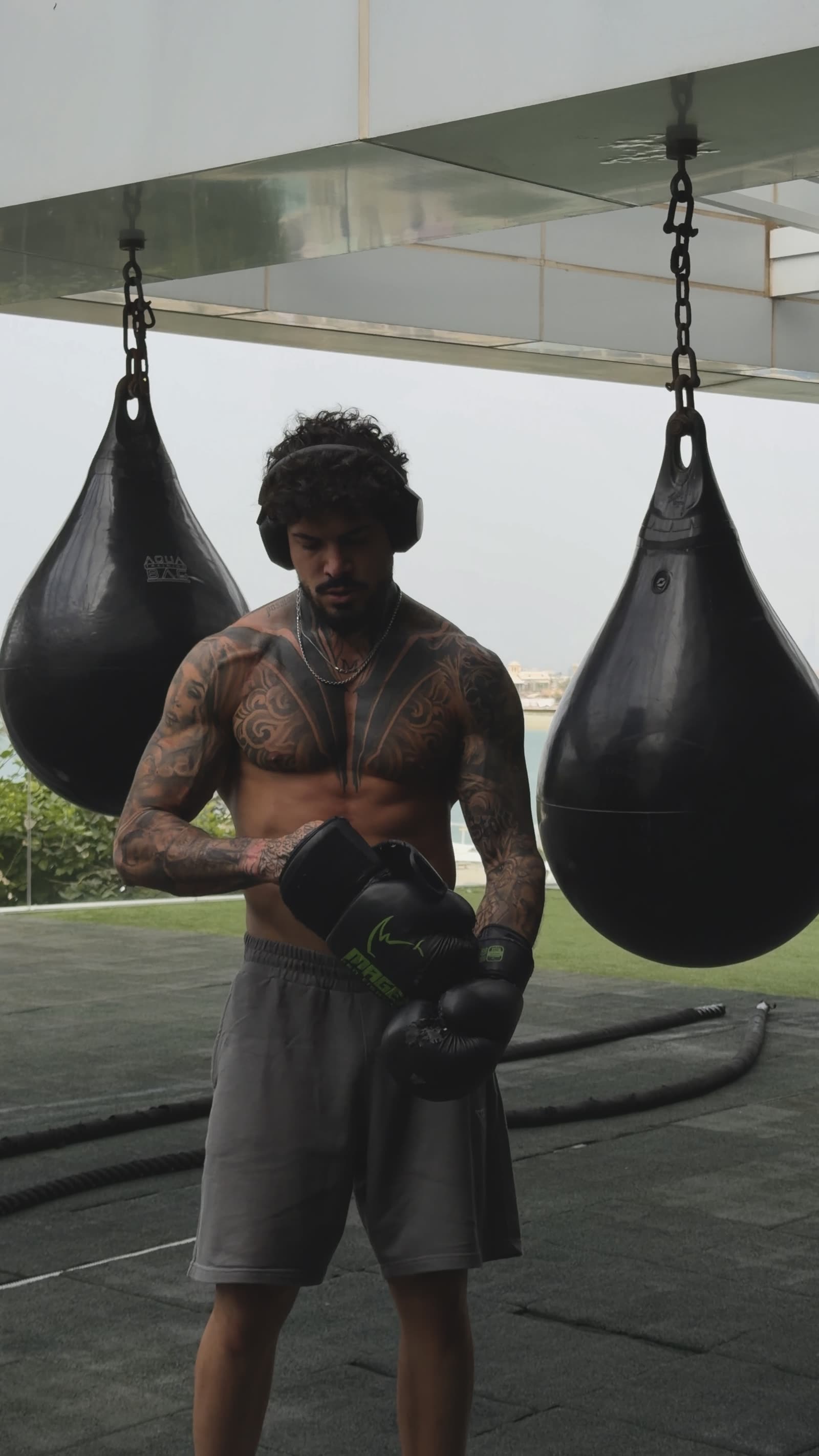 Entrenamiento en solitario con sacos de boxeo